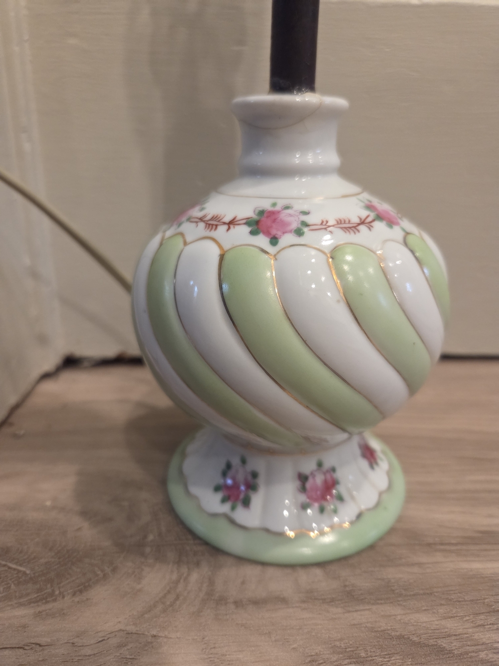 Vintage 1930's MIKORI WARE JAPAN ROSES SWIRL LAMP BASE -cottagecore - Picture 2 of 9